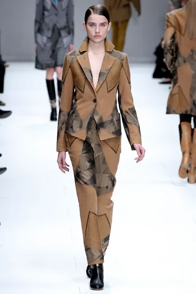 Look 13